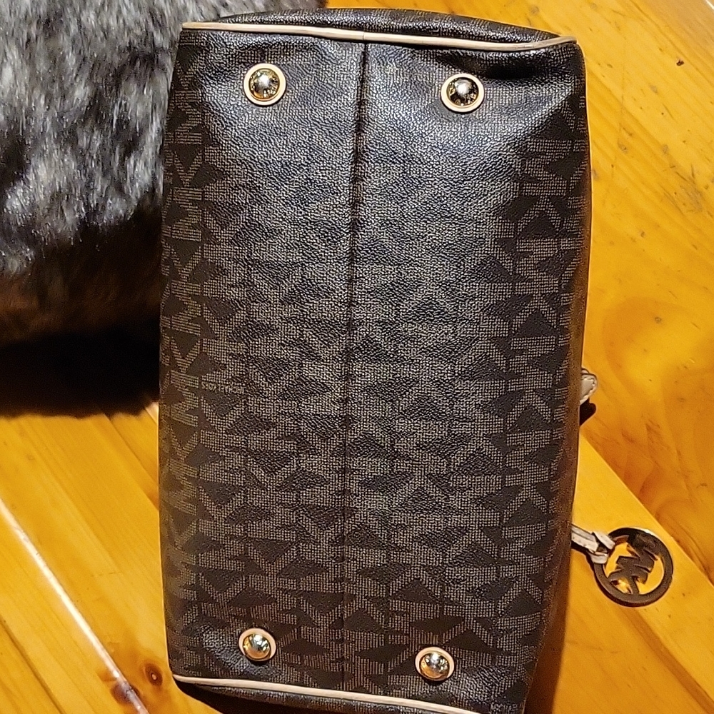 Michael Kors brown,  gold, and neutral lg. purse - Picture 3 of 8